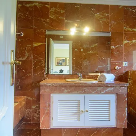 First Line Townhouse Venalmar Holiday home *