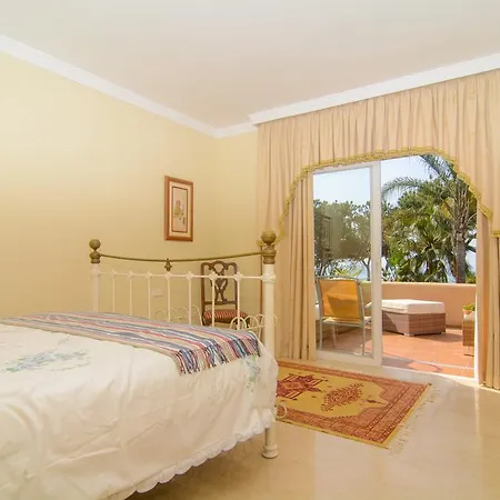 First Line Townhouse Venalmar Holiday home *