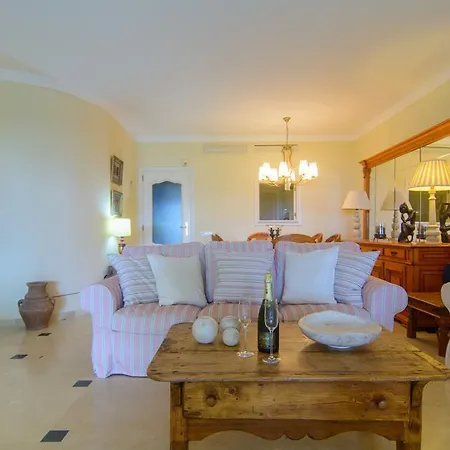 First Line Townhouse Venalmar