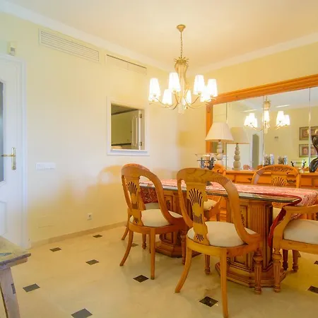 First Line Townhouse Venalmar